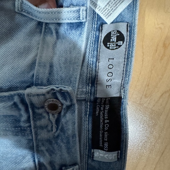 Levi’s Silvertab loose light wash Jeans 36x30 - Picture 2 of 5